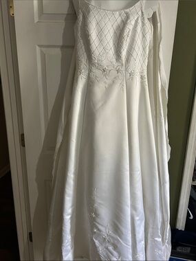 David's Bridal White Beaded wedding dress